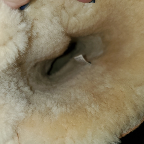 Ugg - Picture 5 of 5